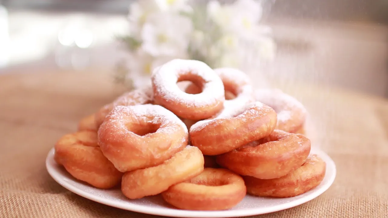 Самое вкусное лакомство Питера пончики  "Пышечка" - Петербургская достопримечательность.