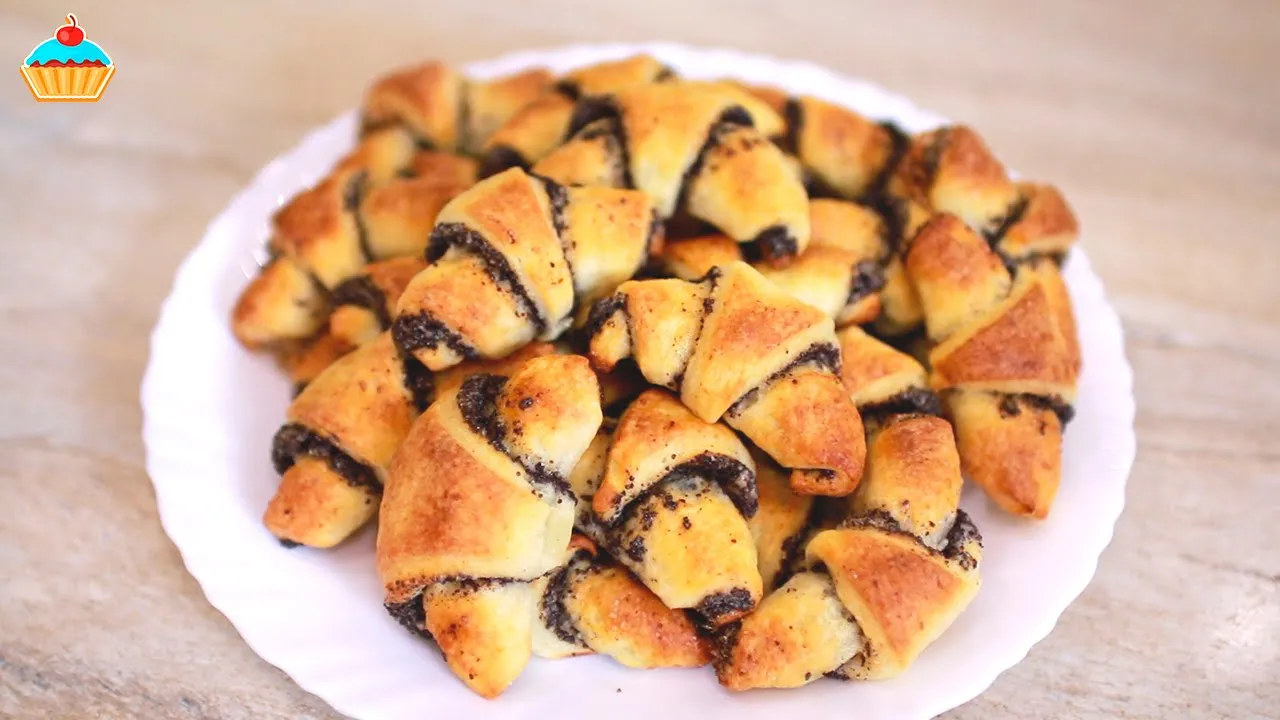 Творожные рогалики с маком.